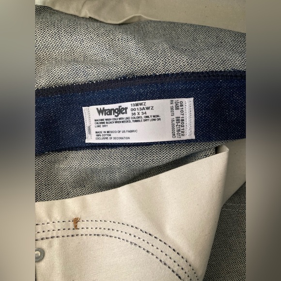 Wrangler Cowboy Cut Jeans in Deep Blue - Picture 3 of 4